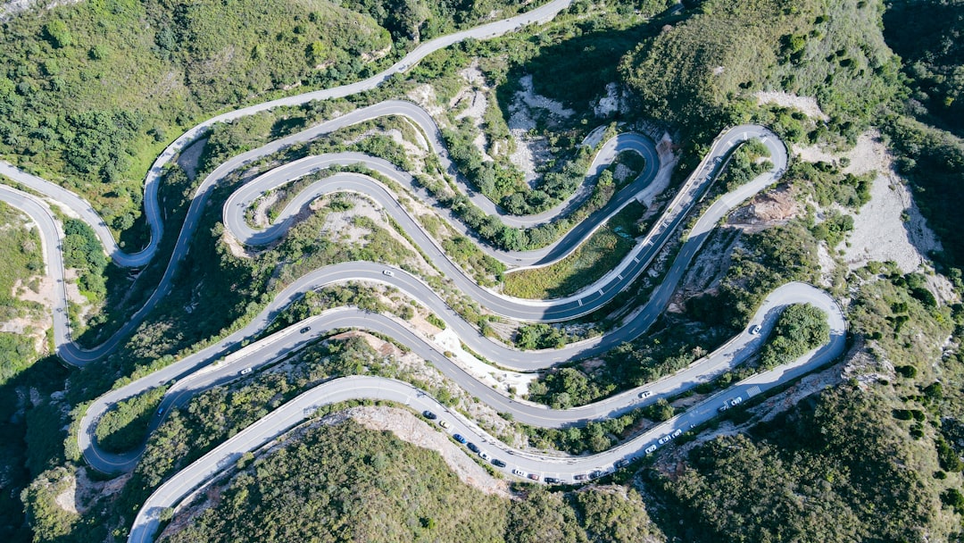 A conceptual diagram showing road hierarchy and shortcuts in Contraction Hierarchies